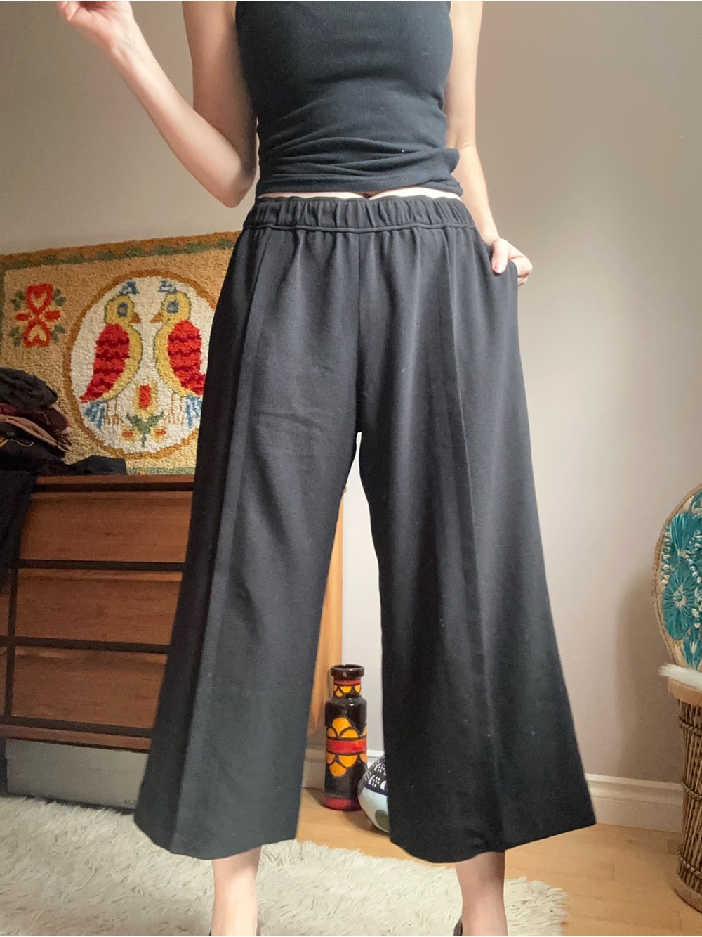 Club Monaco Black Wide Leg Capris Size 8